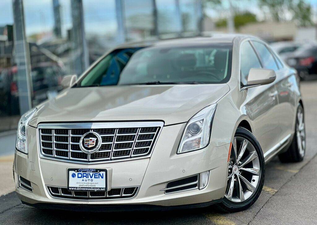 2013 Cadillac XTS Luxury — Sedan — 129,418 mi — Waukegan, IL