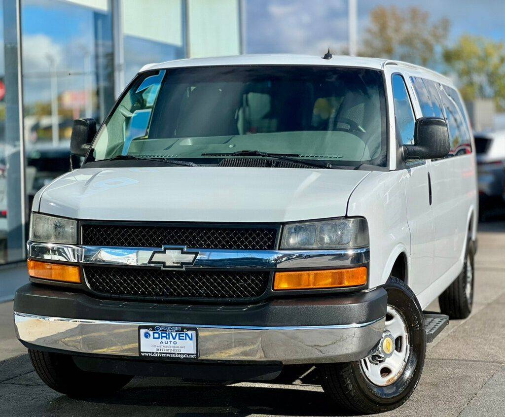 2013 Chevrolet Express Passenger LT — Passenger Van — 143,200 mi — Waukegan, IL