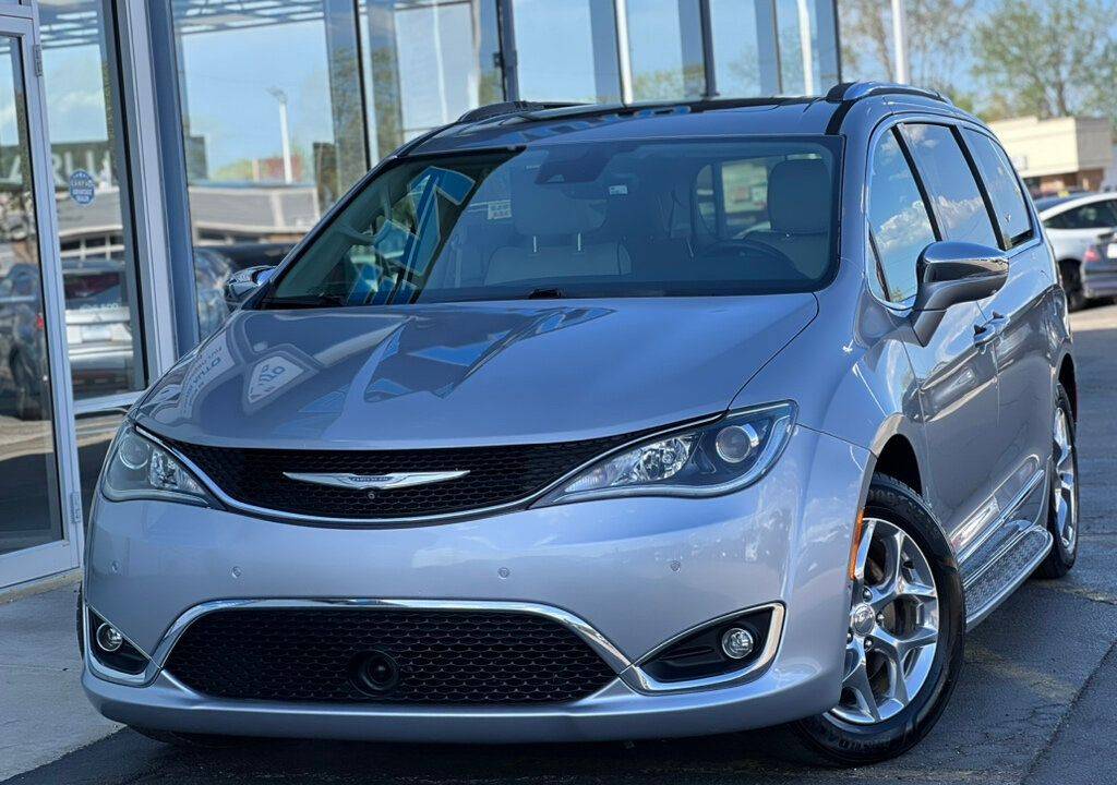 2017 Chrysler Pacifica Limited — Minivan — 87,615 mi — Waukegan, IL