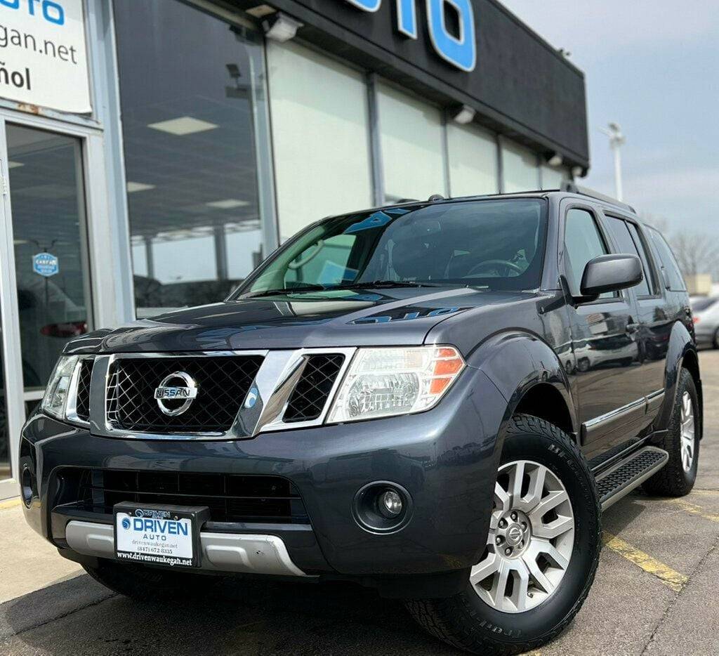 2012 Nissan Pathfinder LE — SUV — 135,208 mi — Waukegan, IL