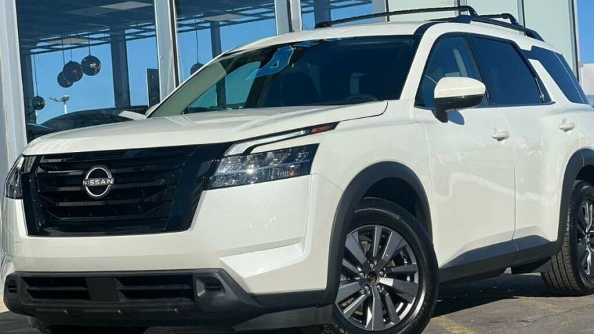 2022 Nissan Pathfinder SV — SUV — 34,267 mi — Waukegan, IL
