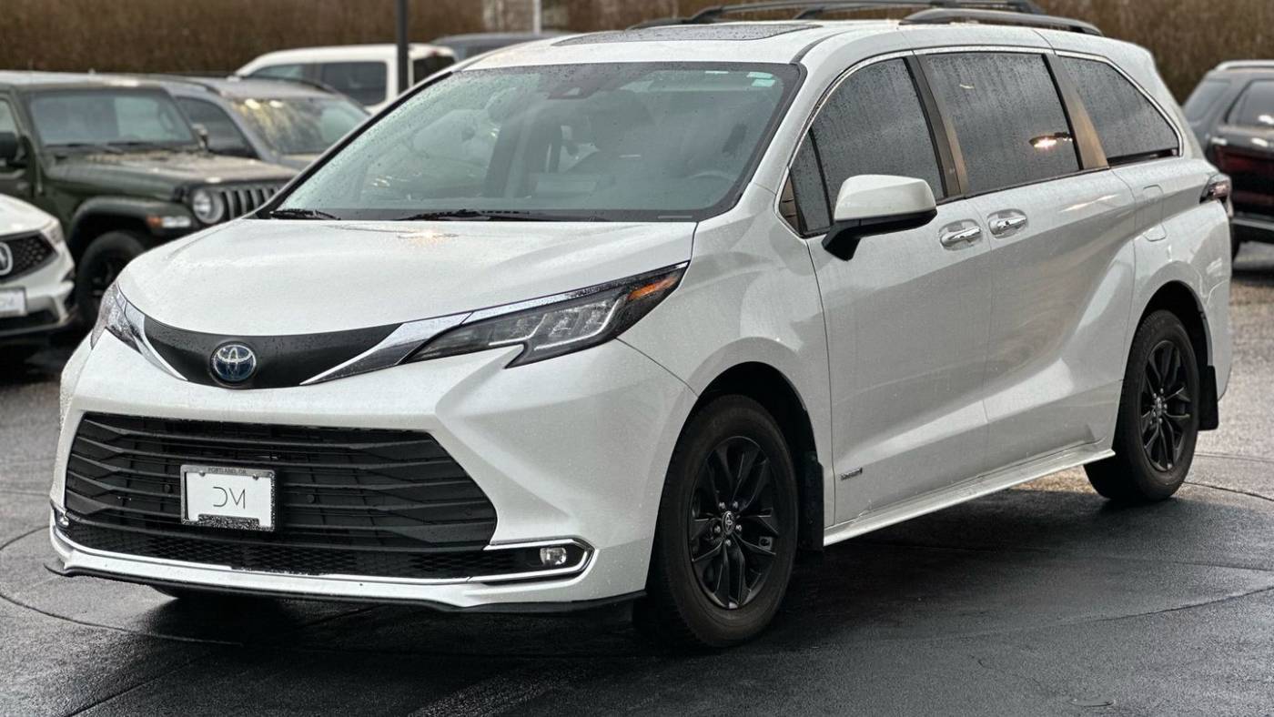 2021 Toyota Sienna XLE