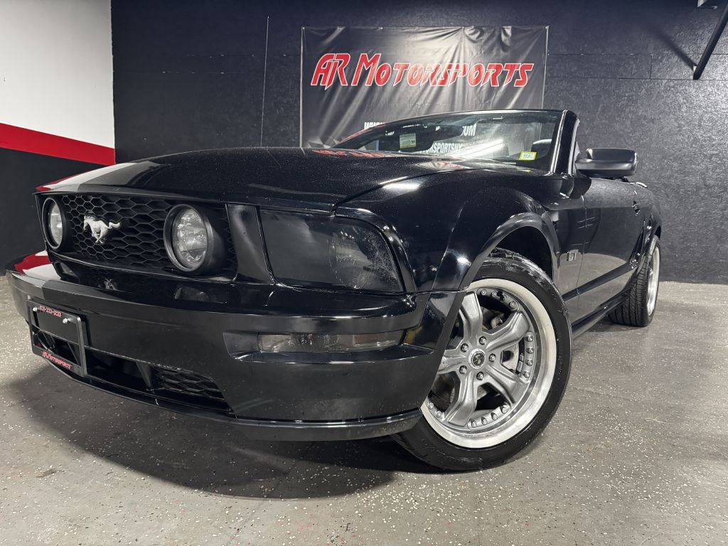 2005 Ford Mustang GT Deluxe