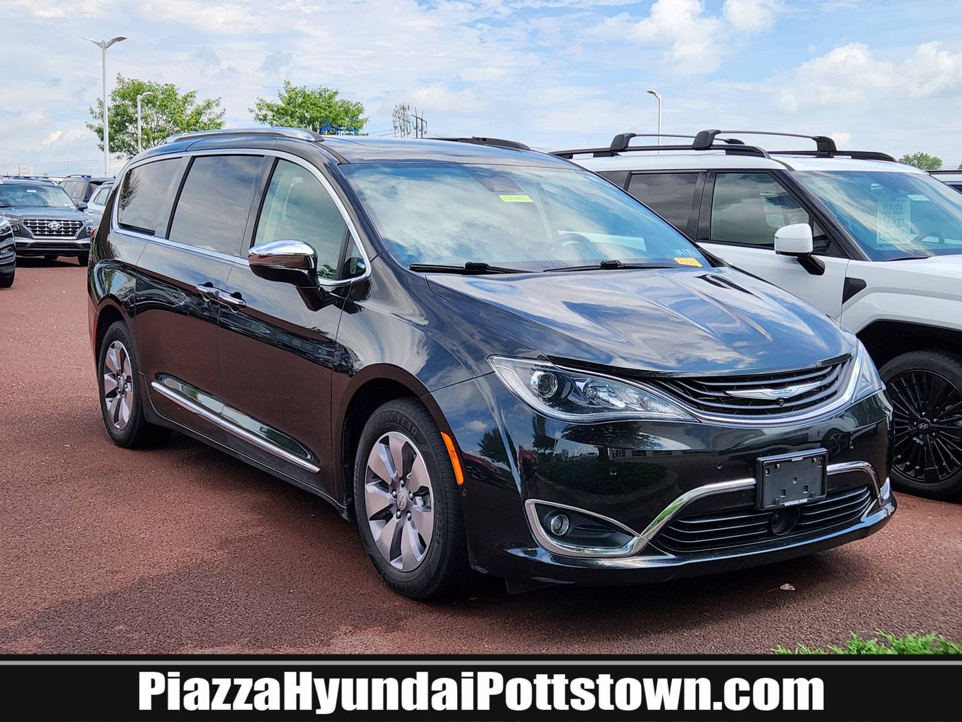 2019 Chrysler Pacifica Hybrid Limited — Minivan — 104,005 mi — Limerick, PA