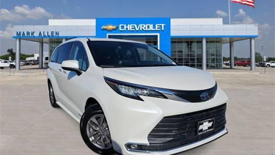 2021 Toyota Sienna XLE — Minivan — 66,269 mi — Glenpool, OK