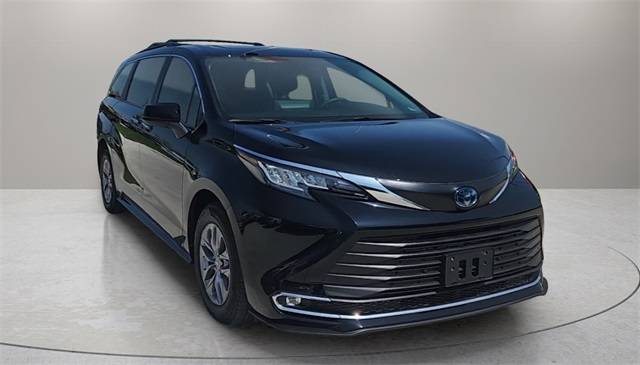 2023 Toyota Sienna XLE — Minivan — 20,667 mi — Richardson, TX