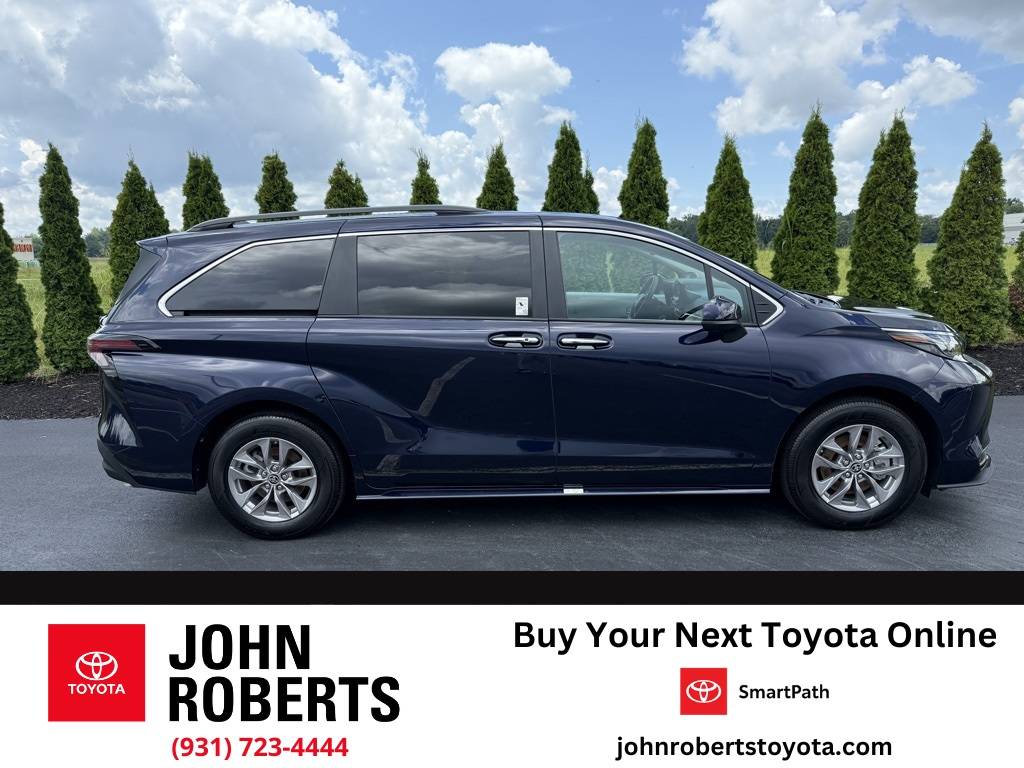 2025 Toyota Sienna XLE — Minivan — 10,661 mi — Manchester, TN