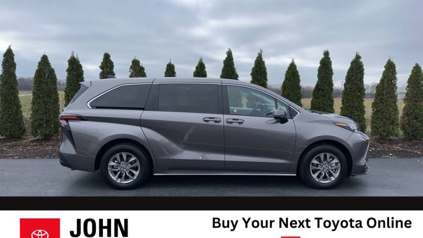 2024 Toyota Sienna LE — Minivan — 17,759 mi — Manchester, TN