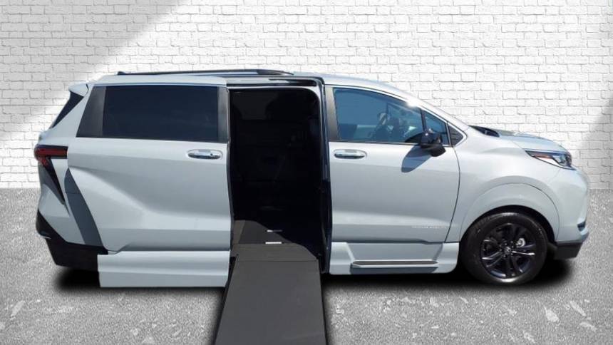 2024 Toyota Sienna XSE — Minivan — 11 mi — Tinley Park, IL