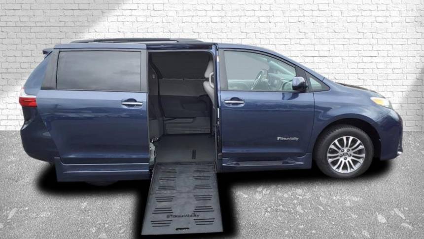 2019 Toyota Sienna XLE Premium — Minivan — 34,500 mi — Tinley Park, IL
