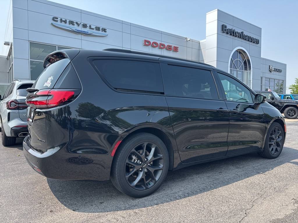 2023 Chrysler Pacifica Limited — Minivan — 35,485 mi — Tinley Park, IL