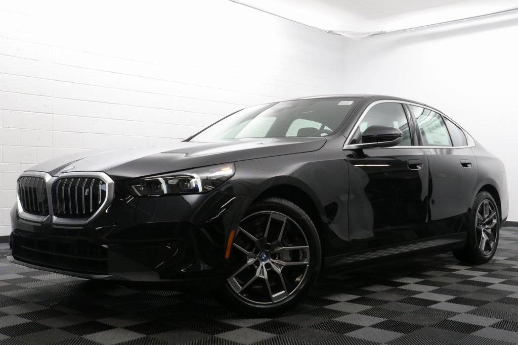 2024 BMW i5 eDrive40 — Sedan — 50 mi — Naperville, IL