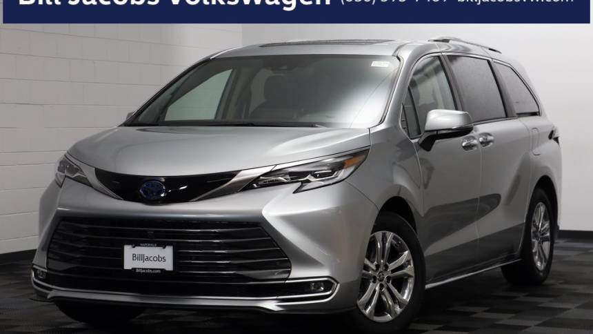2022 Toyota Sienna Platinum — Minivan — 65,374 mi — Naperville, IL