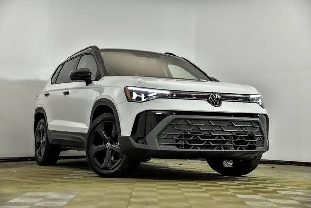 2025 Volkswagen Taos SE Black — SUV — 5,253 mi — St Charles, IL