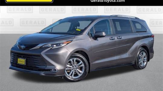 2023 Toyota Sienna Platinum — Minivan — 8,674 mi — Matteson, IL