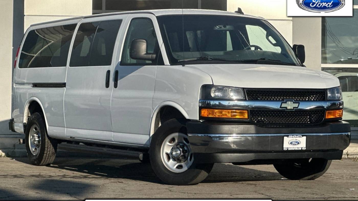 2022 Chevrolet Express Passenger LT — Passenger Van — 49,565 mi — Madera, CA