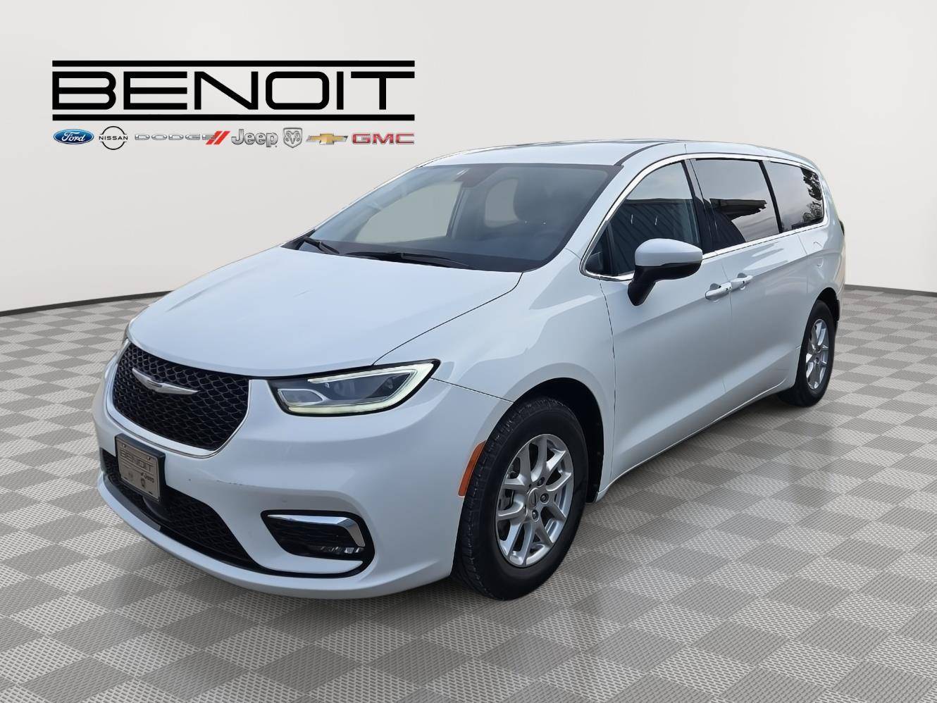 2023 Chrysler Pacifica Touring L — Minivan — 52,521 mi — Leesville, LA