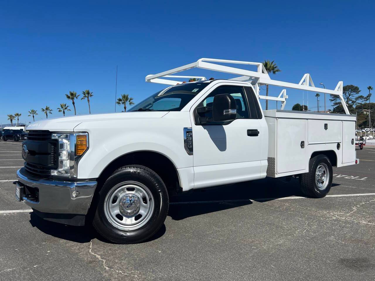 2017 Ford Super Duty F-350 Chassis Cab XL — Chassis Cab Truck — 118,828 mi — Oceanside, CA