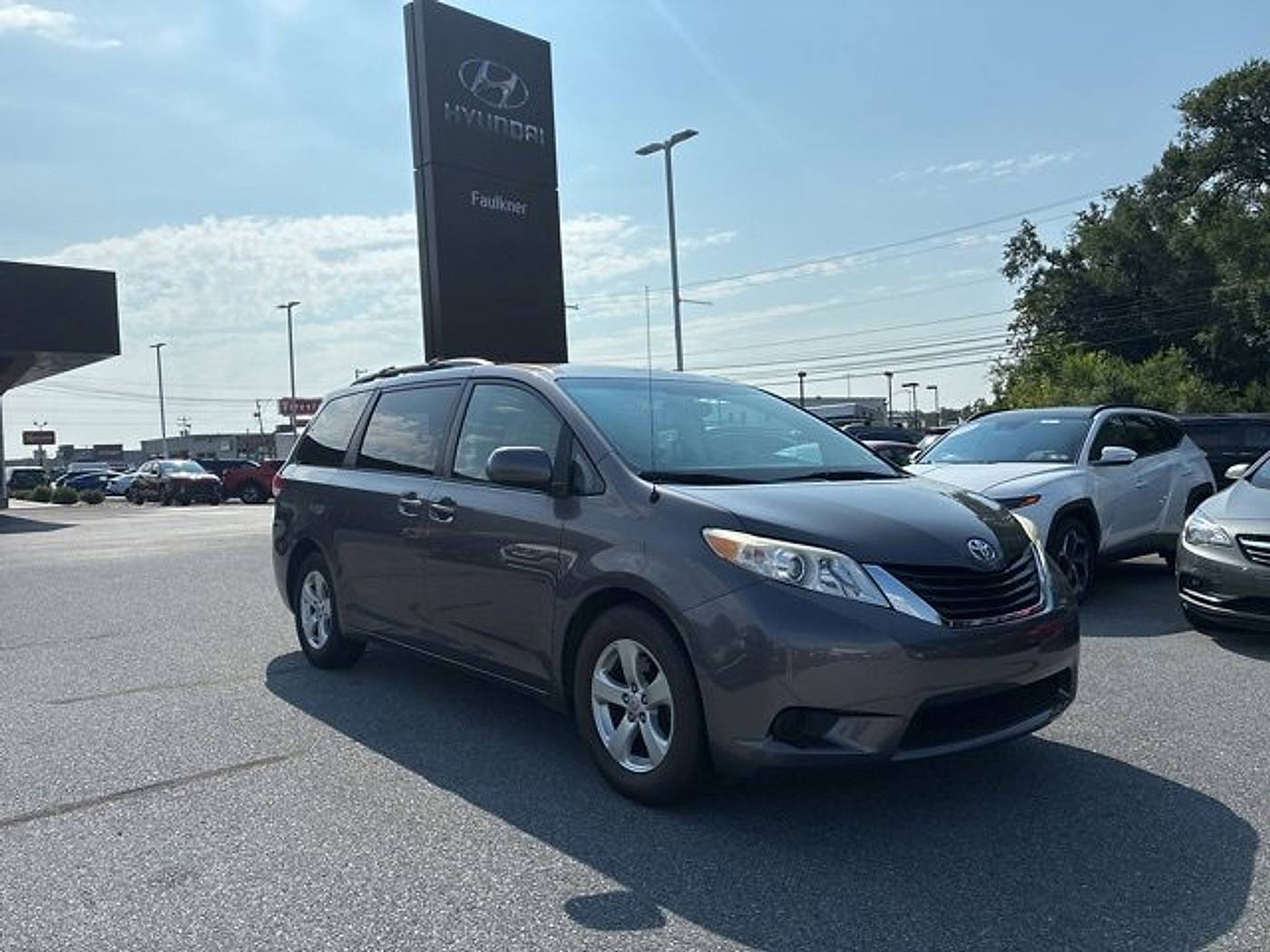 2013 Toyota Sienna LE — Minivan — 115,672 mi — Harrisburg, PA