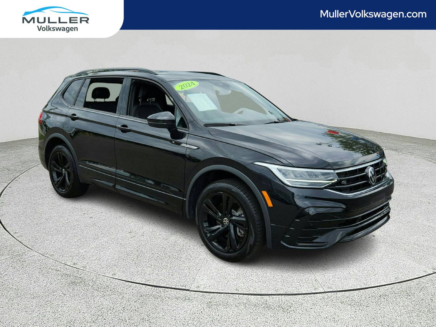 2024 Volkswagen Tiguan SE R-Line Black — SUV — 10,816 mi — Highland Park, IL
