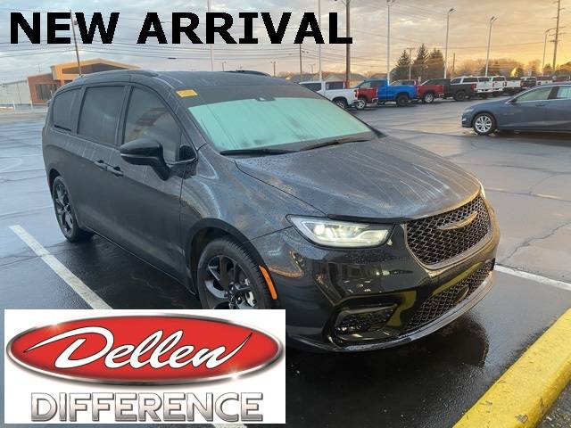 2023 Chrysler Pacifica Touring L — Minivan — 14,179 mi — Greenfield, IN