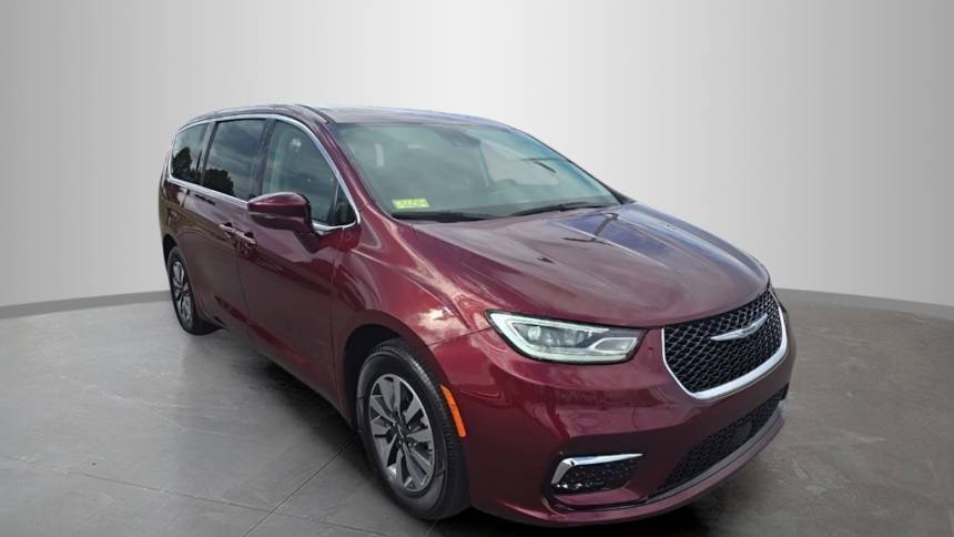 2022 Chrysler Pacifica Hybrid Touring L — Minivan — 24,819 mi — Franklin, IN