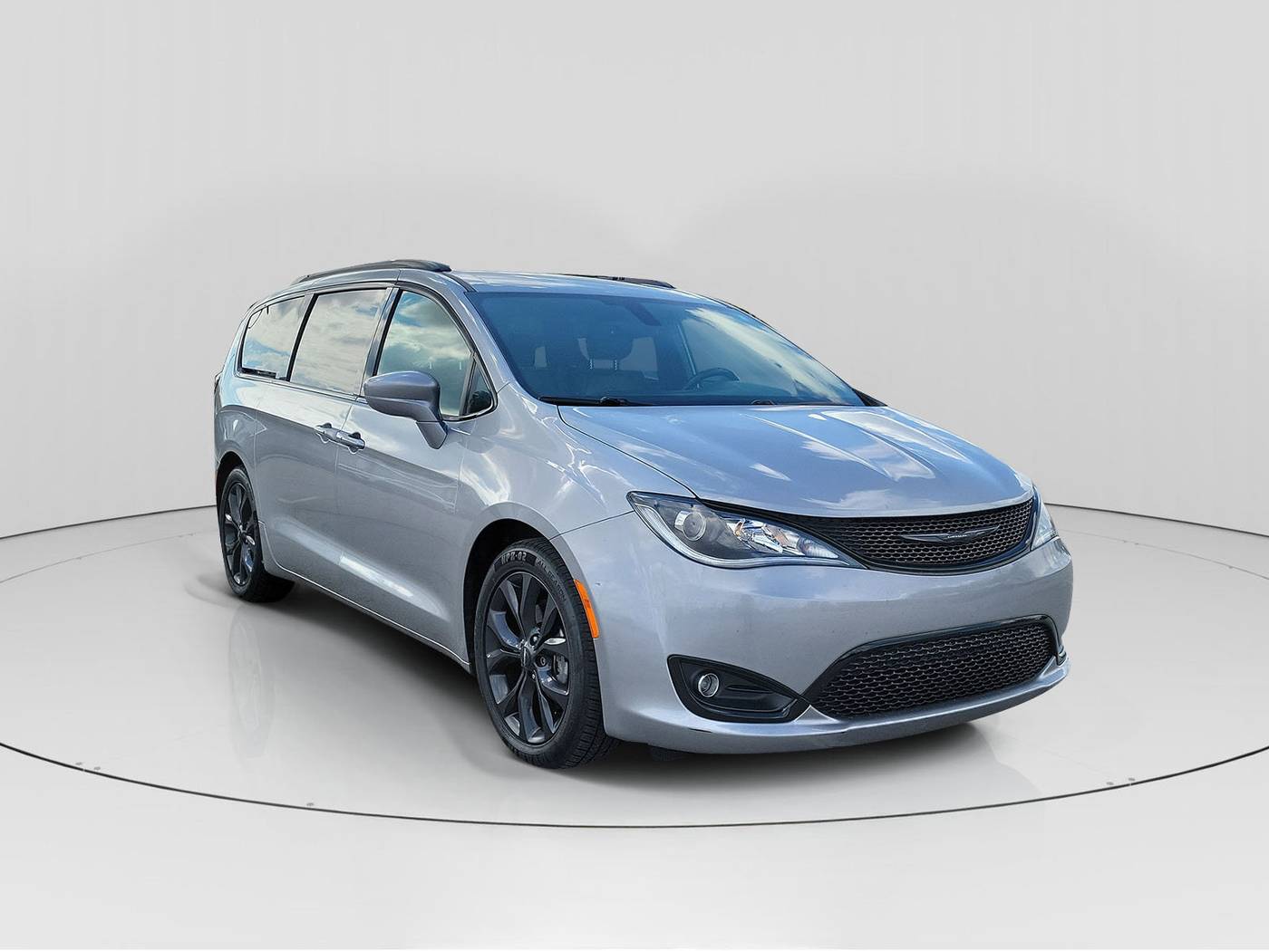2018 Chrysler Pacifica Touring L Plus — Minivan — 152,560 mi — Brownsburg, IN