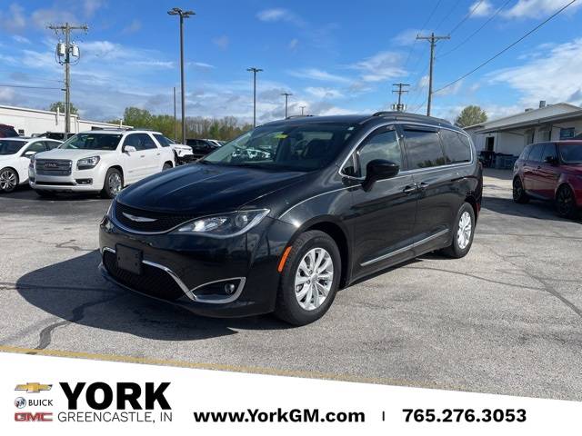 2017 Chrysler Pacifica Touring L — Minivan — 126,572 mi — Greencastle, IN
