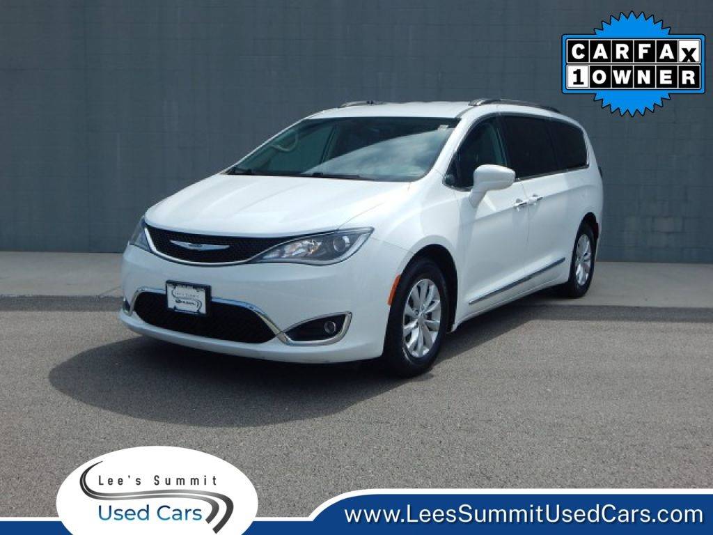 2017 Chrysler Pacifica Touring L — Minivan — 107,564 mi — Lees Summit, MO