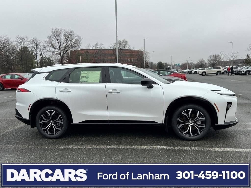 2025 Toyota Crown Signia XLE — SUV — 4,857 mi — Lanham, MD