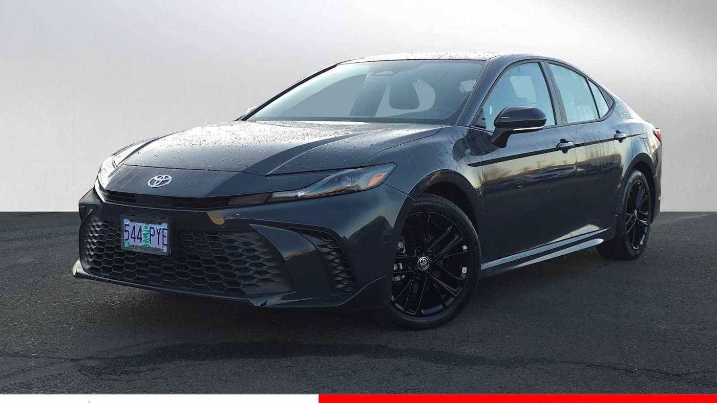 2025 Toyota Camry SE — Sedan — 7,523 mi — Gresham, OR