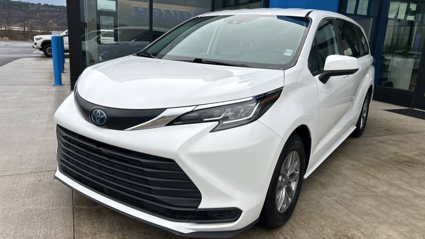 2022 Toyota Sienna LE — Minivan — 52,593 mi — Chehalis, WA