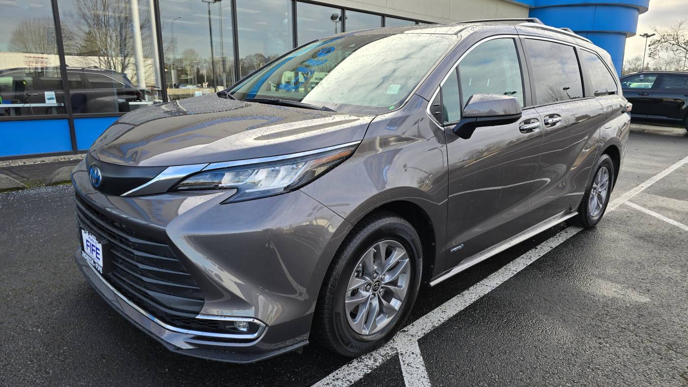 2021 Toyota Sienna XLE — Minivan — 99,061 mi — Fife, WA