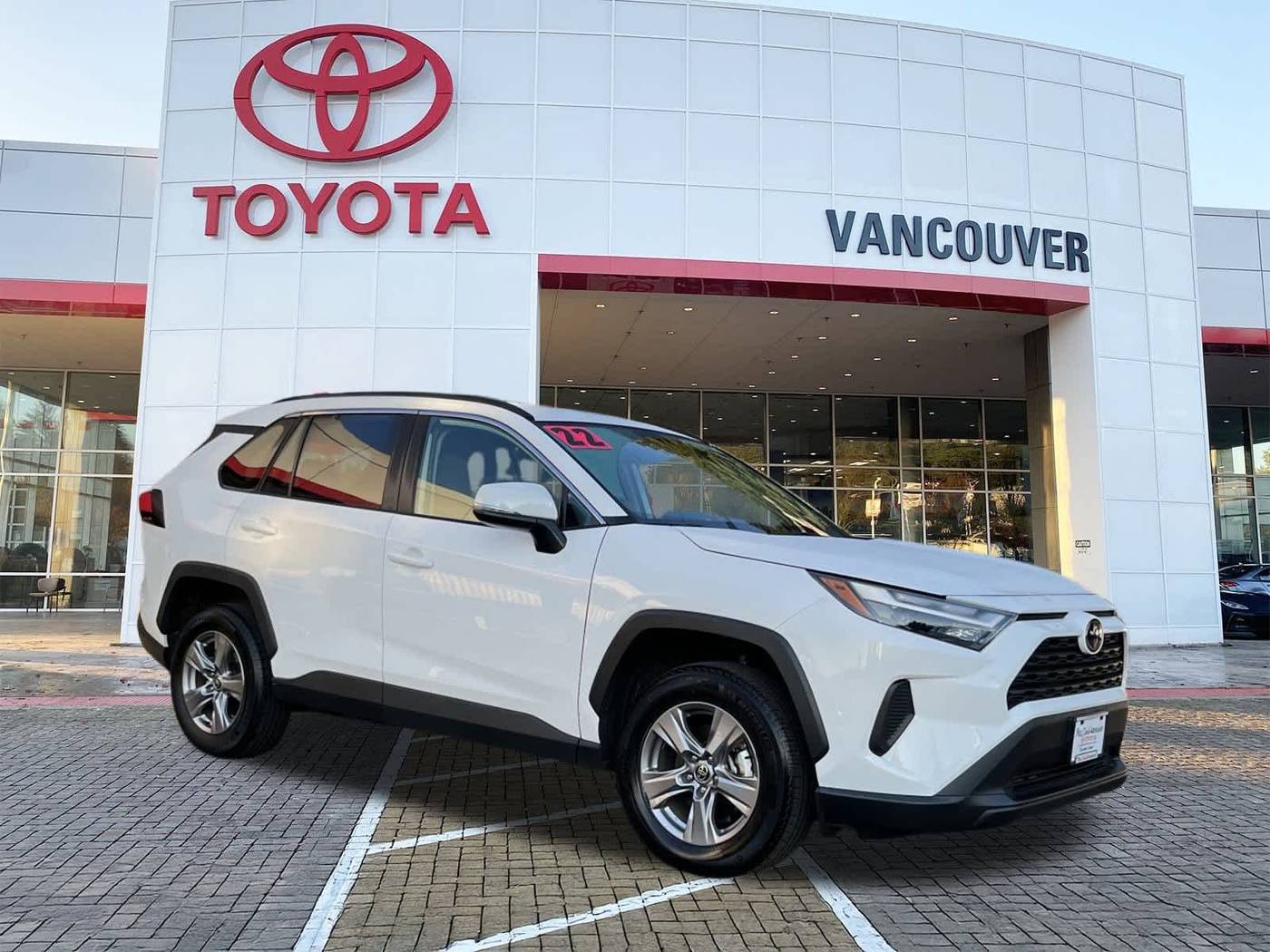 2022 Toyota RAV4 XLE — SUV — 8,680 mi — Vancouver, WA