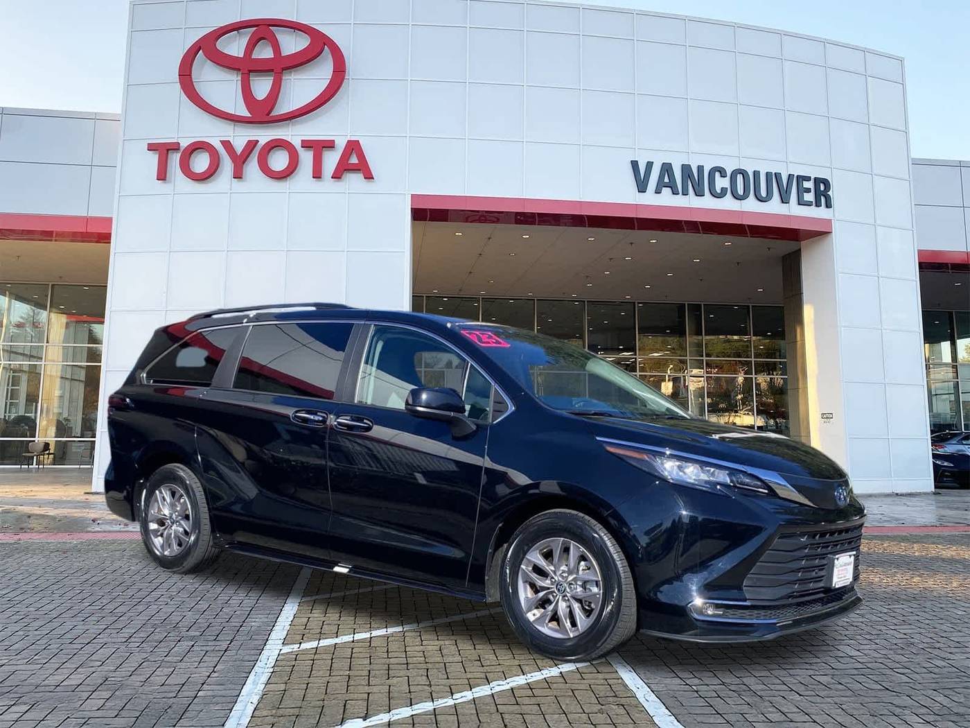 2023 Toyota Sienna XLE — Minivan — 45,839 mi — Vancouver, WA