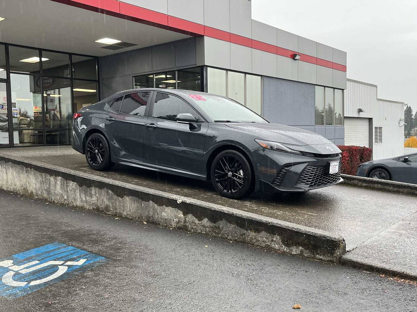 2025 Toyota Camry Hybrid SE — Sedan — 20,294 mi — Vancouver, WA