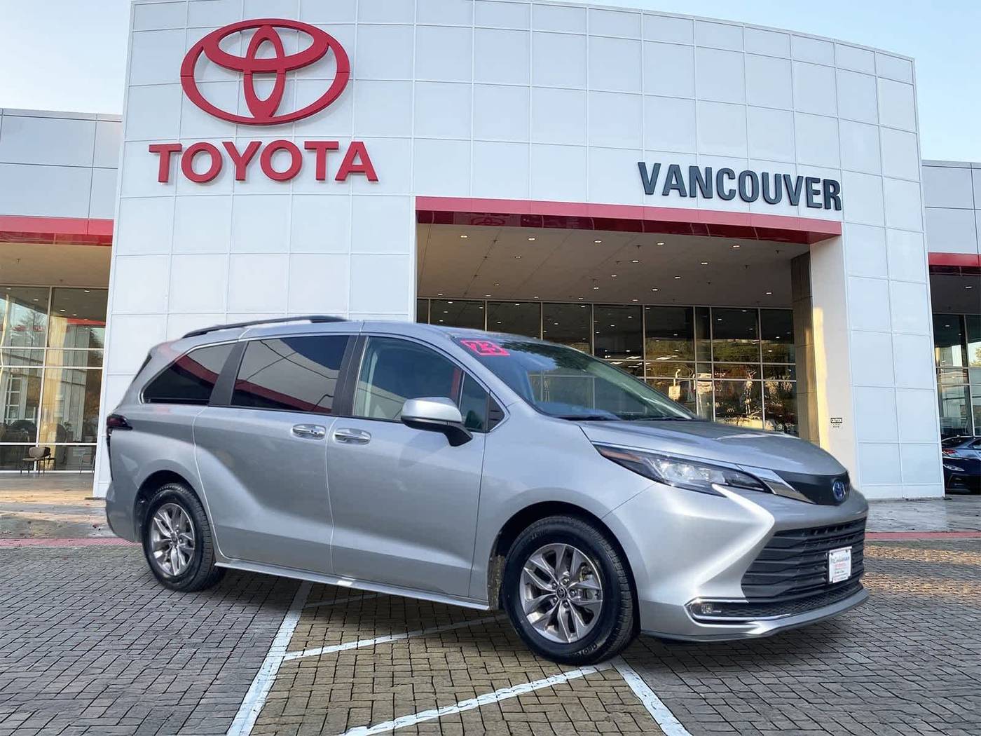 2023 Toyota Sienna XLE — Minivan — 48,246 mi — Vancouver, WA