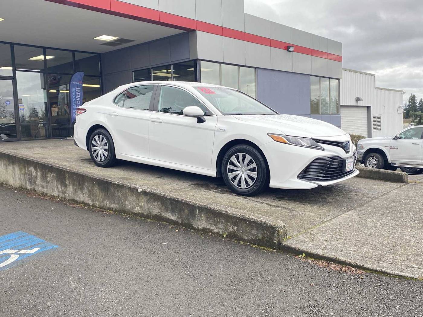 2020 Toyota Camry Hybrid LE — Sedan — 14,239 mi — Vancouver, WA