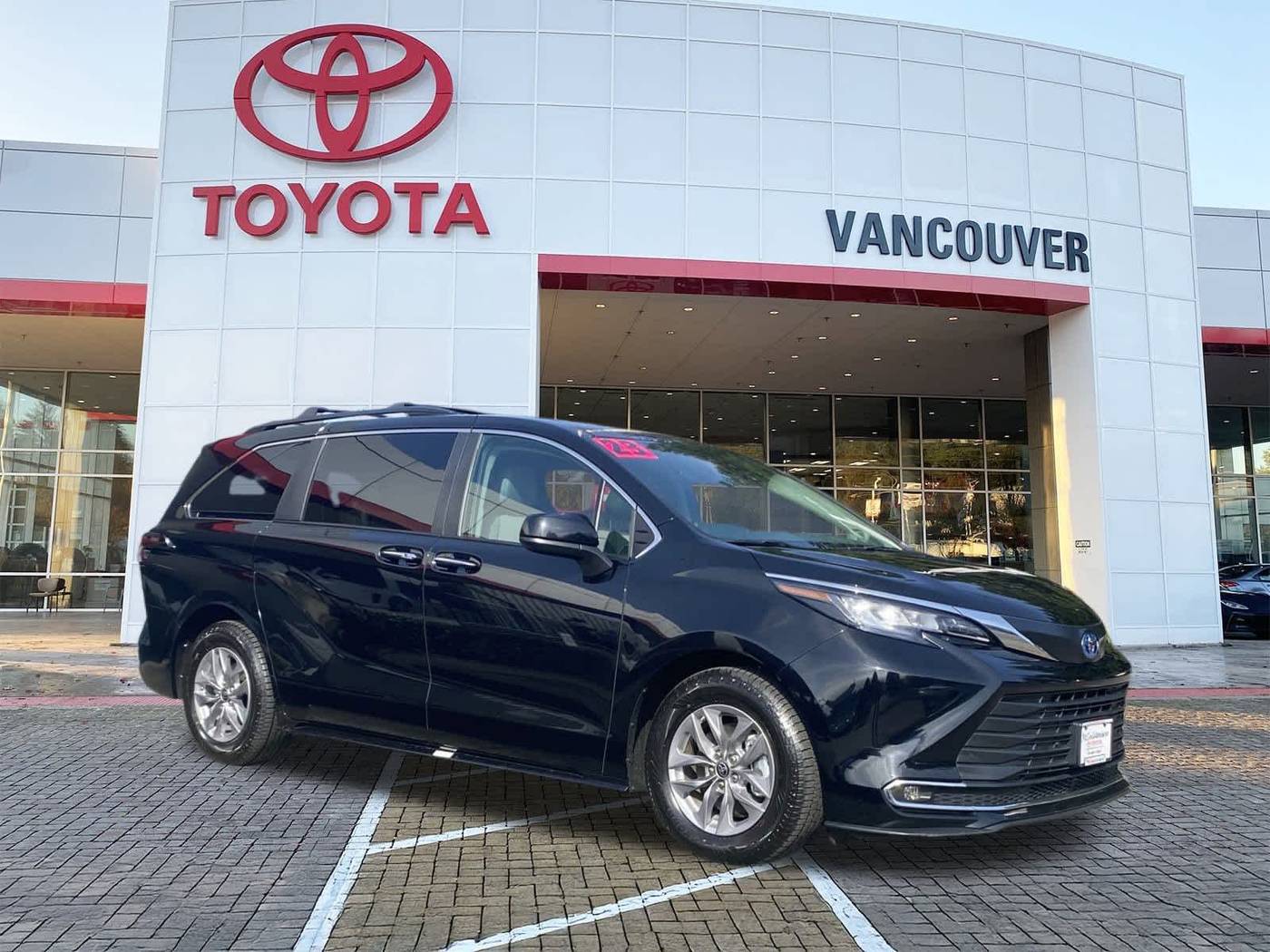 2023 Toyota Sienna XLE — Minivan — 36,016 mi — Vancouver, WA
