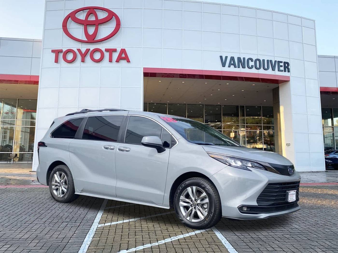 2023 Toyota Sienna Woodland Edition — Minivan — 38,637 mi — Vancouver, WA
