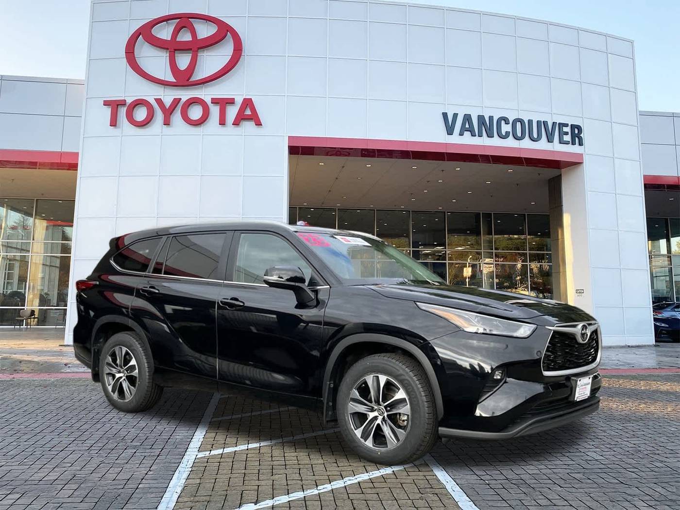2023 Toyota Highlander XLE — SUV — 33,304 mi — Vancouver, WA