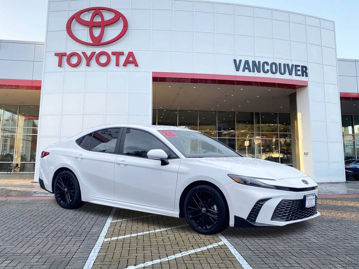 2025 Toyota Camry SE — Sedan — 5,620 mi — Vancouver, WA