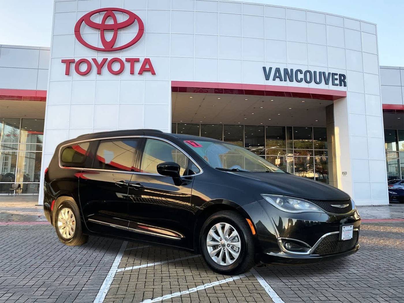 2017 Chrysler Pacifica Touring L — Minivan — 125,034 mi — Vancouver, WA