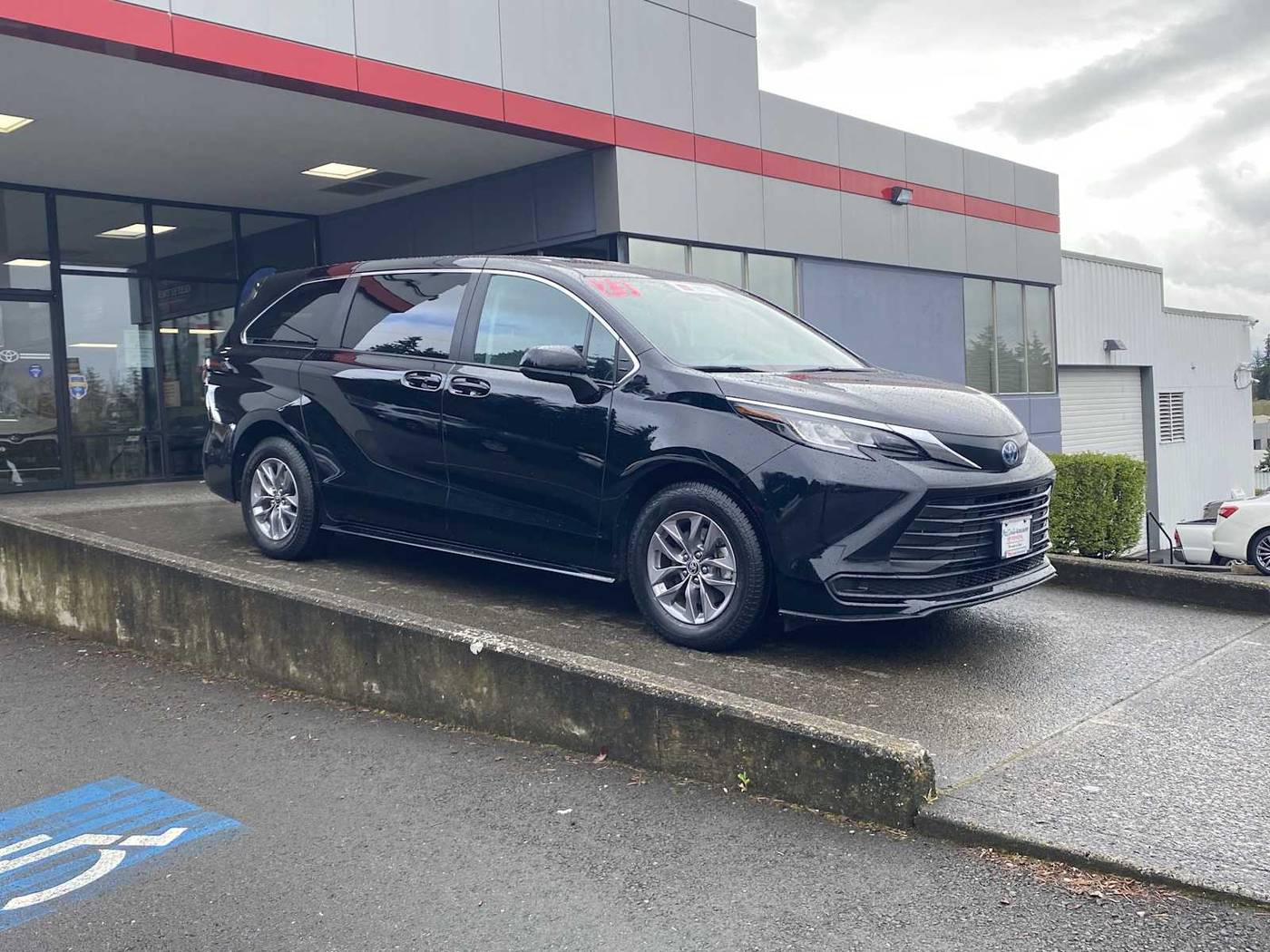 2023 Toyota Sienna LE — Minivan — 34,466 mi — Vancouver, WA