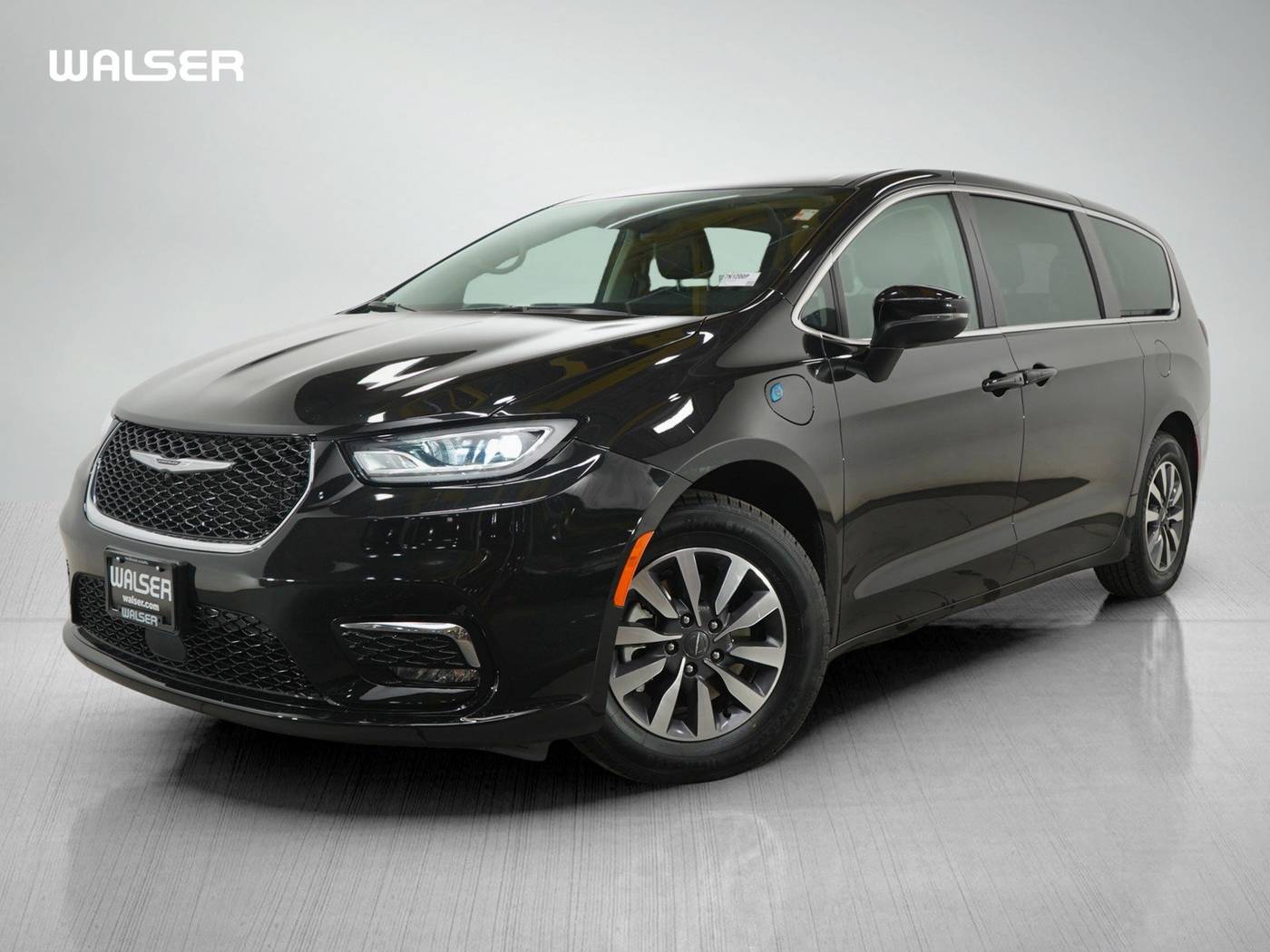 2023 Chrysler Pacifica Hybrid Touring L — Minivan — 74,566 mi — Coon Rapids, MN