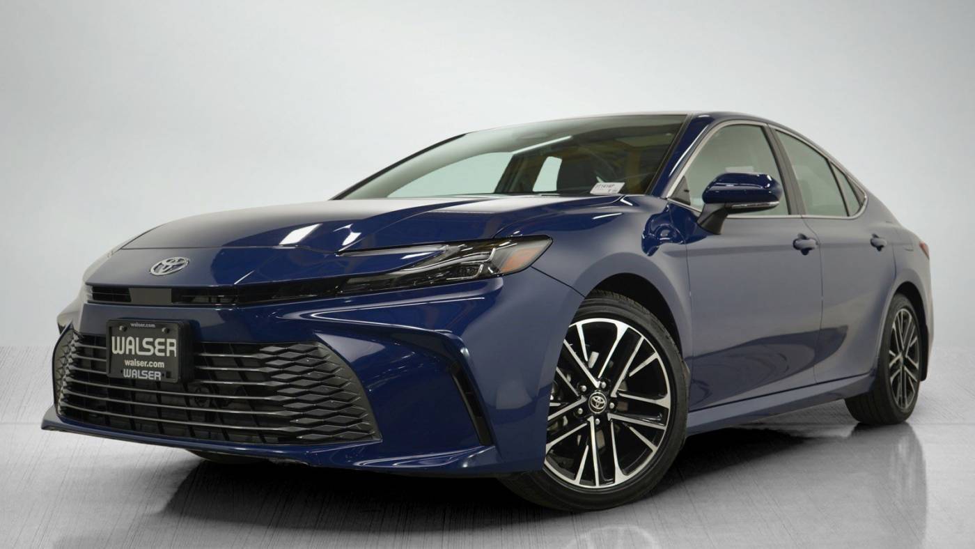 2025 Toyota Camry XLE — Sedan — 8,018 mi — Bloomington, MN