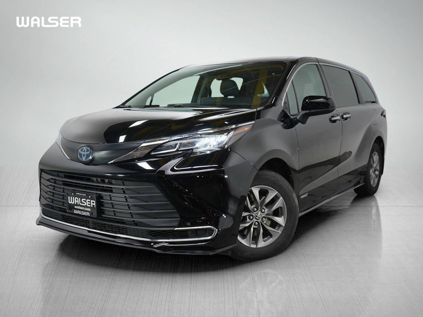 2021 Toyota Sienna XLE — Minivan — 42,925 mi — Bloomington, MN