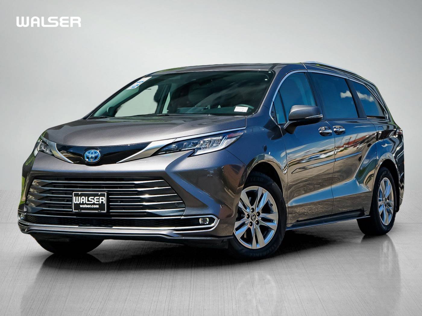 2023 Toyota Sienna Limited — Minivan — 37,200 mi — Bloomington, MN