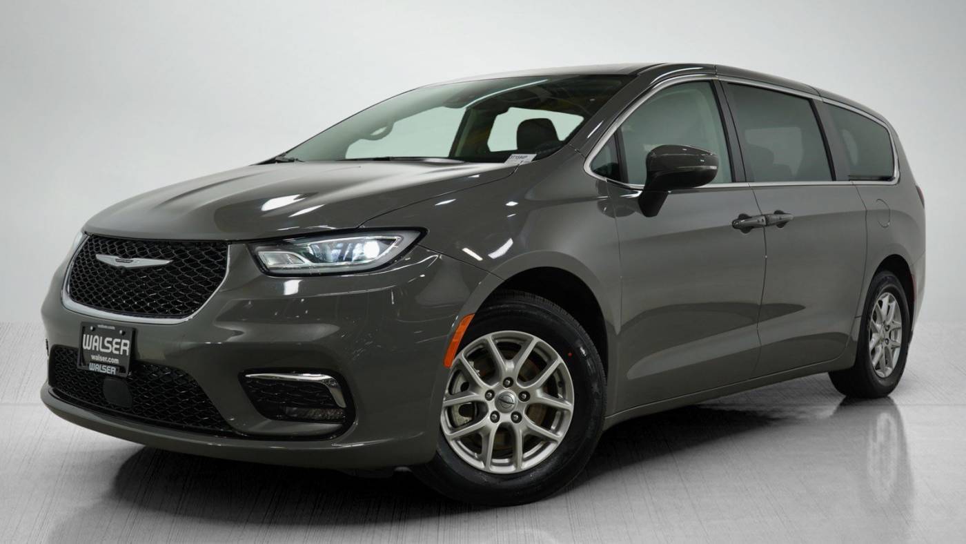 2023 Chrysler Pacifica Touring L — Minivan — 69,859 mi — Bloomington, MN