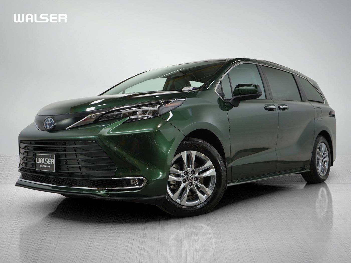 2024 Toyota Sienna XLE — Minivan — 5,599 mi — Bloomington, MN